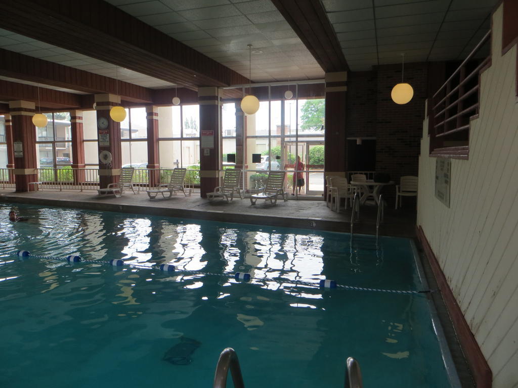 Rodeway Inn Skokie Evanston Exterior photo