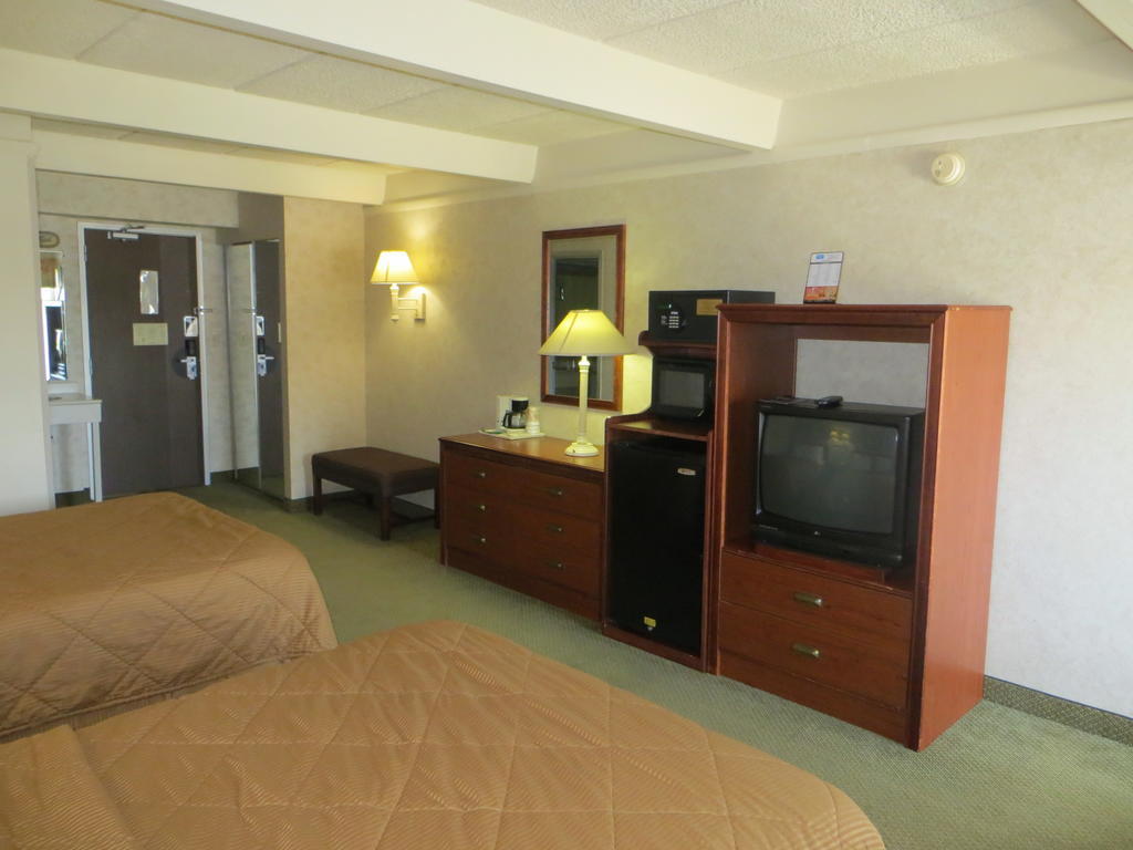 Rodeway Inn Skokie Evanston Room photo